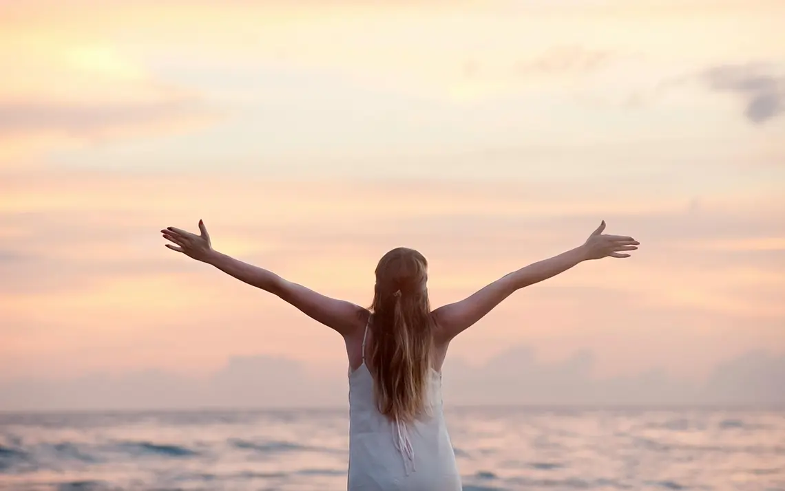 how to travel alone to Hedonism 2